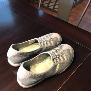 Skechers size 6.5
